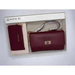 Anne Klein 2 Piece Gift Set in Bordeaux